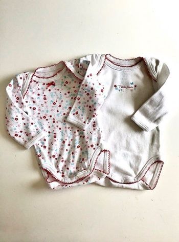 2 bodies fleuris manches longues 3 mois