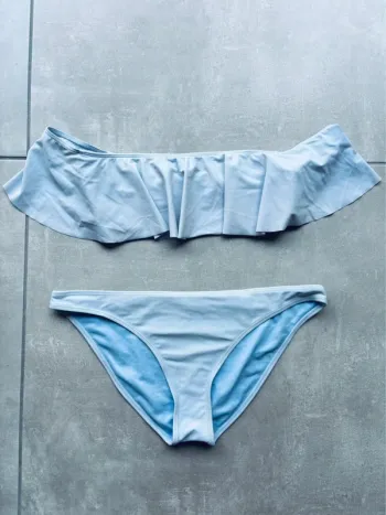 Magnifique maillot de bain à volants bleu ciel Pimkie neuf
