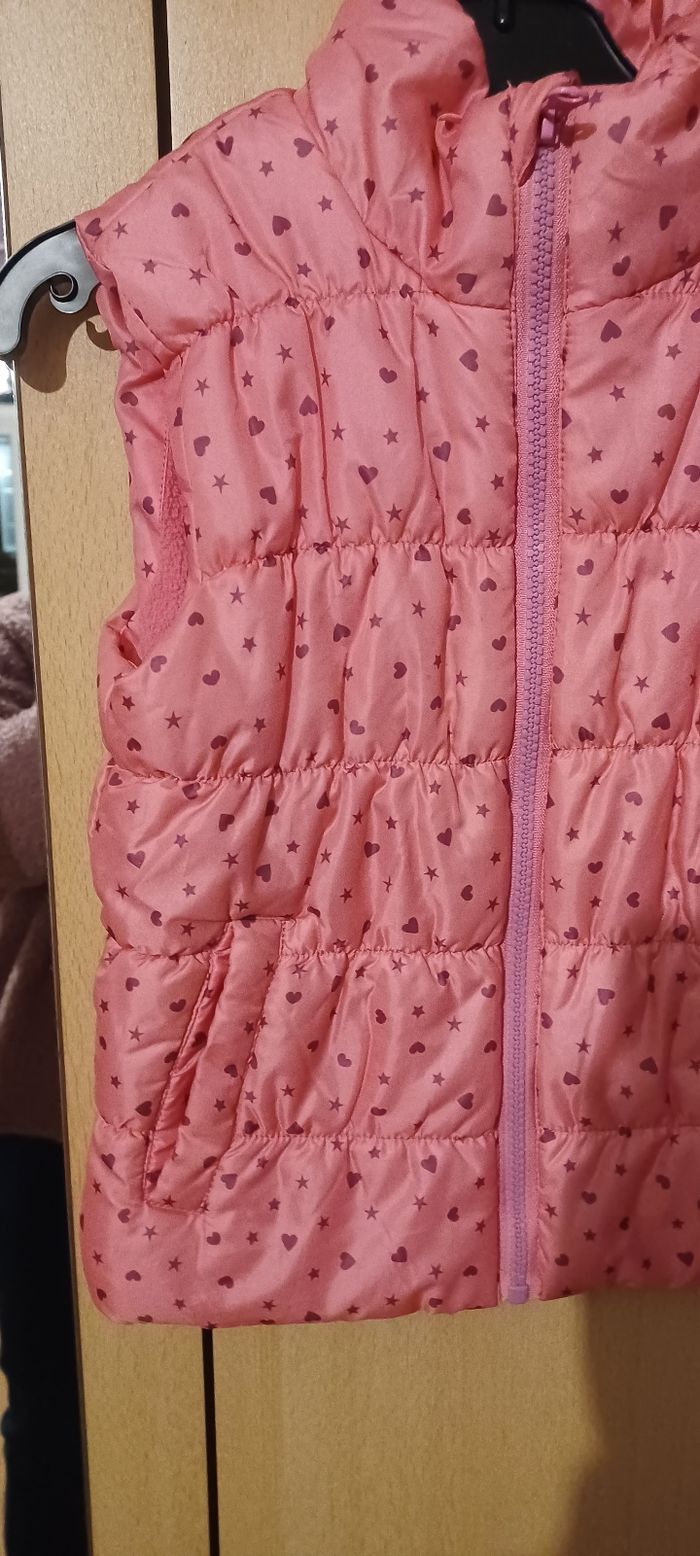 Très jolie doudoune sans manches fille T 4/5 ans - photo numéro 2