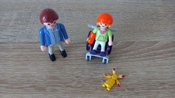 Playmobil 6663 - Enfant avec fauteuil roulant et papa