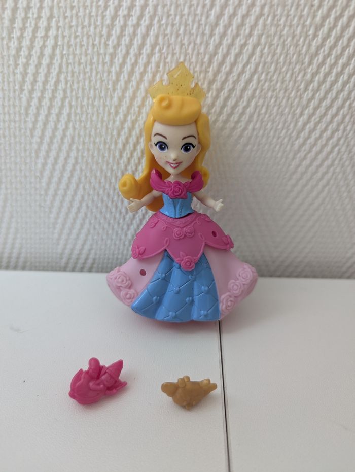 Figurine Disney little kingdom princesse Aurore la belle au bois dormant