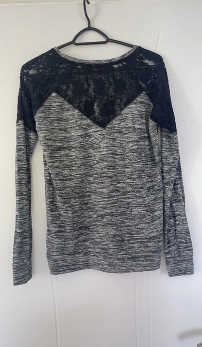 Pull léger gris et dentelle - photo numéro 3