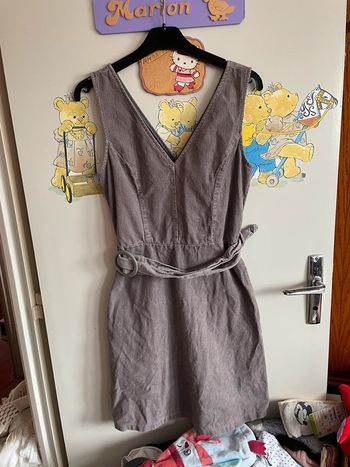 Robe couleur taupe, taille 36, marque New Look