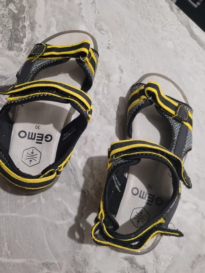 Sandales sport garçon à brides scratch et semelle crantée noir - photo numéro 2