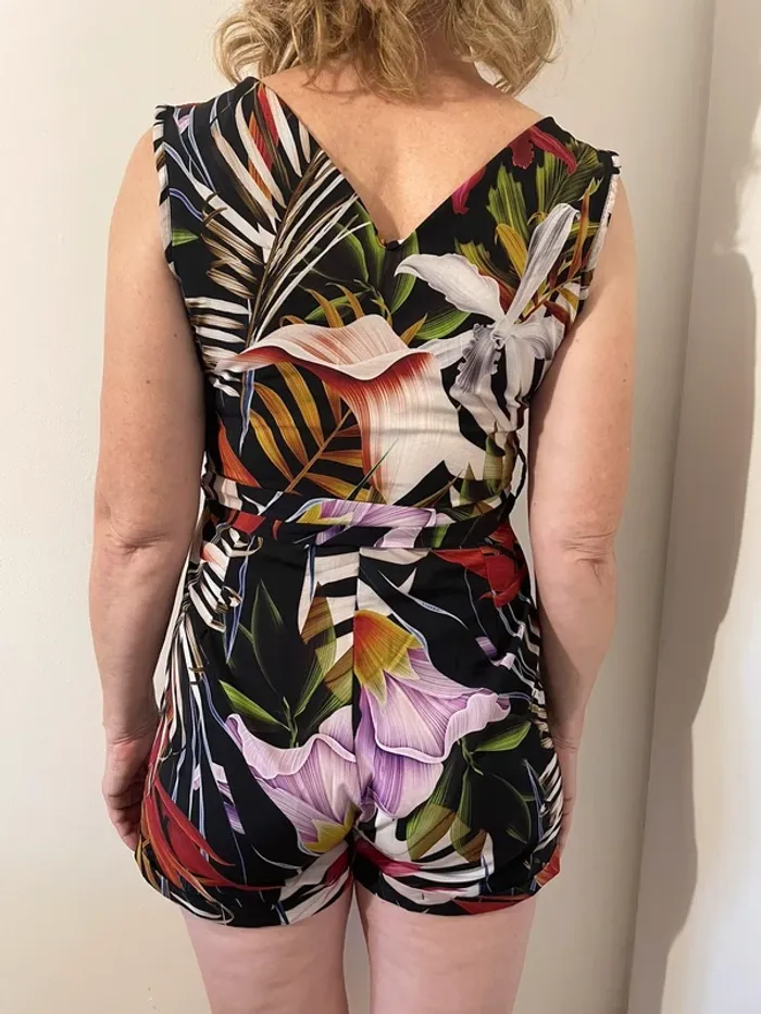 Combinaison short fleurie - photo numéro 3
