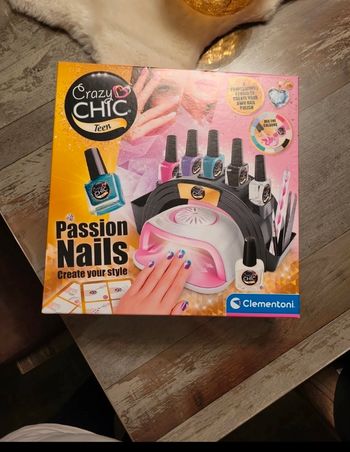 Crazy chic Passion nails 