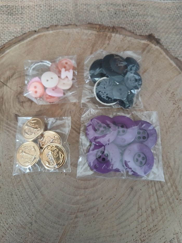 Lot de 4 sachets de boutons