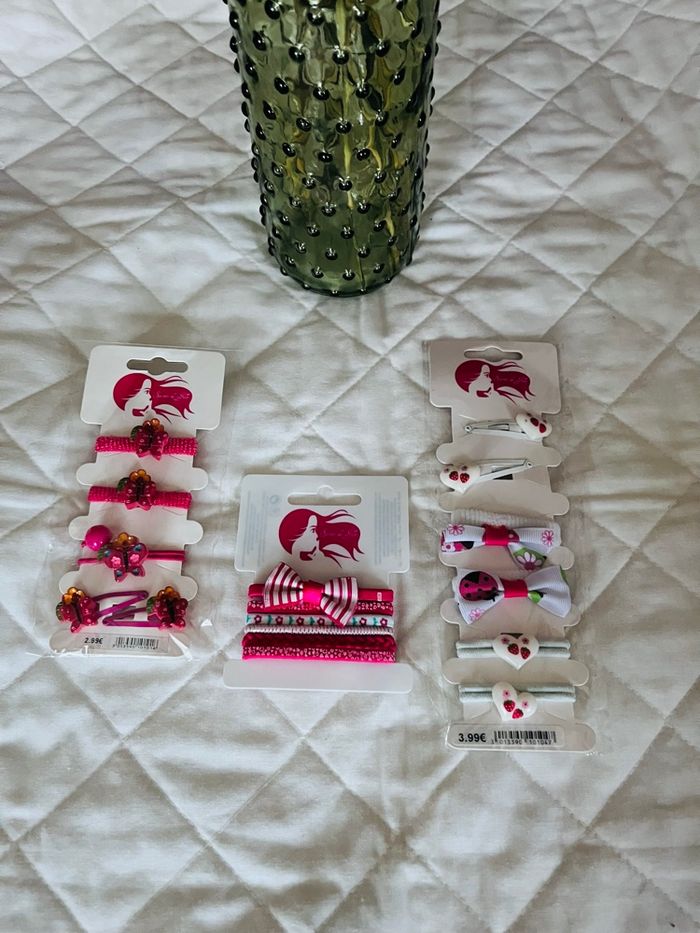 Lot de barrettes et élastiques neufs