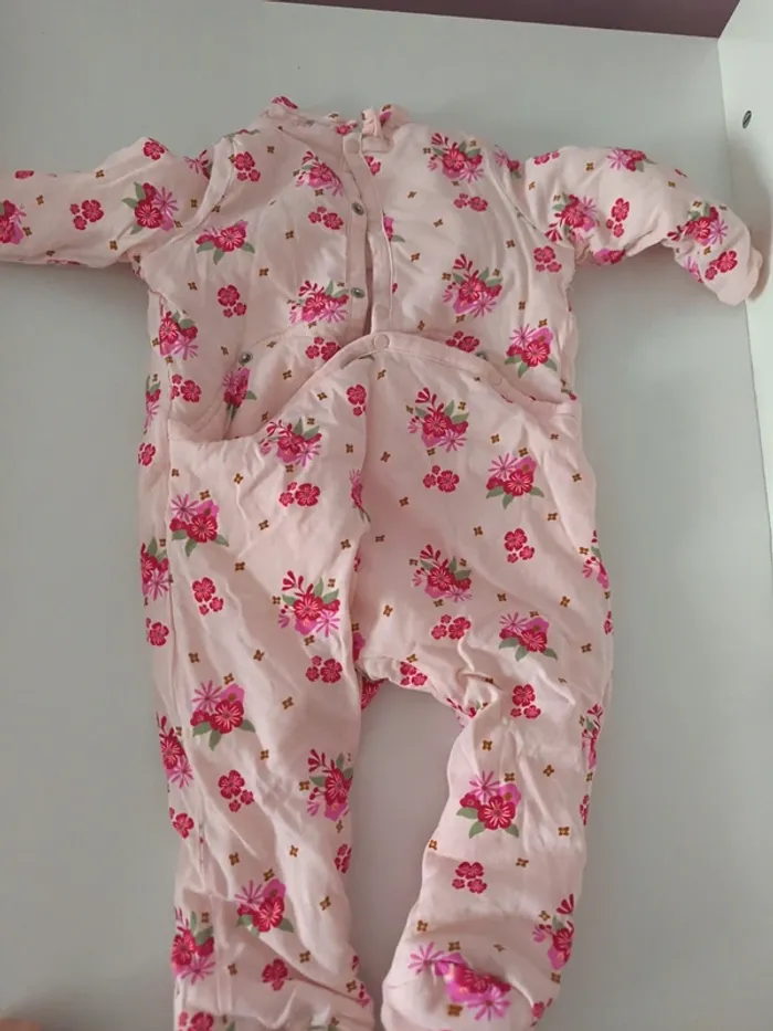 Pyjama 1 piece. Dpam 9 mois - photo numéro 2
