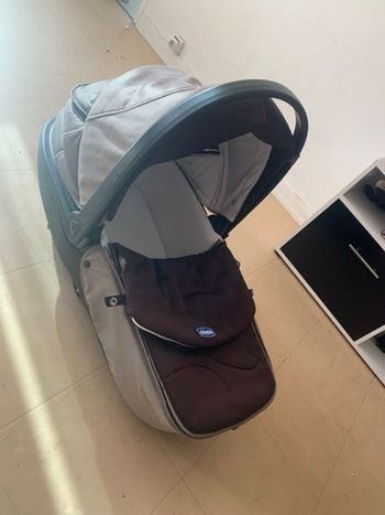 Urgent poussette Chicco