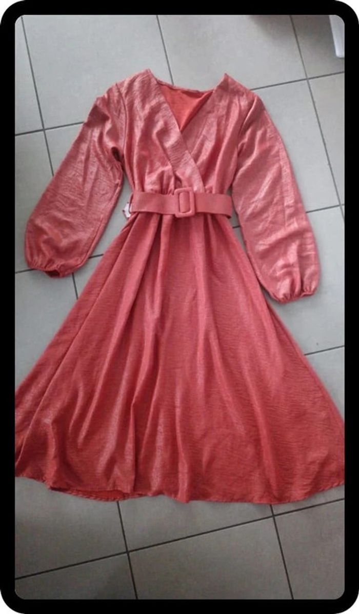 🌸 NEUF robe corail légèrement pailletée - photo numéro 3