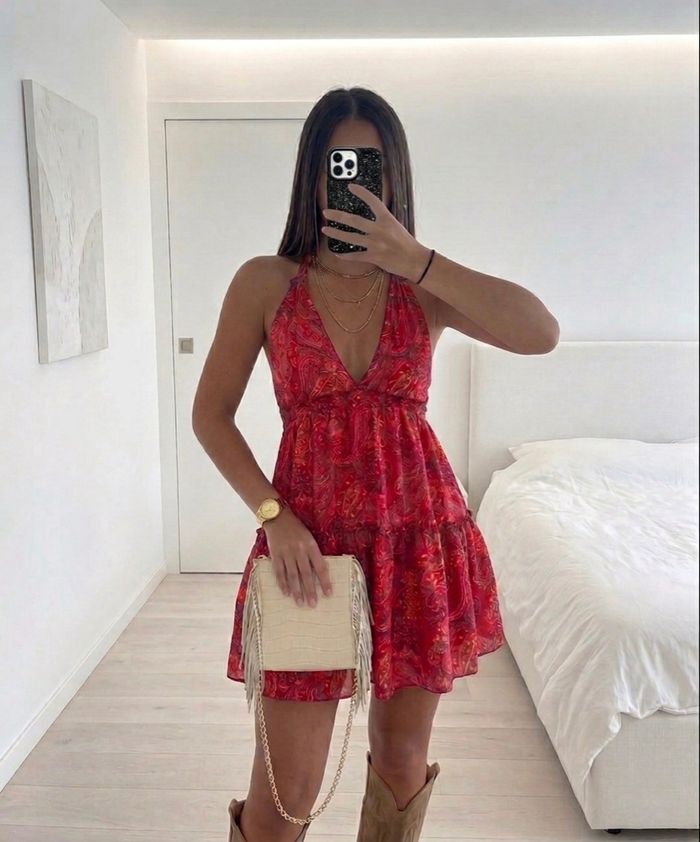 Robe courte dos nu et motifs - photo numéro 2