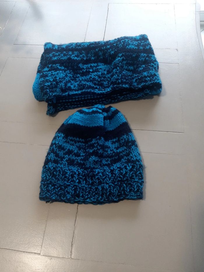 Lot bonnet et écharpe tricoté main - photo numéro 7