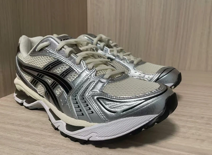 ASICS Gel-Kayano 14  Crème Noire  42 - photo numéro 2