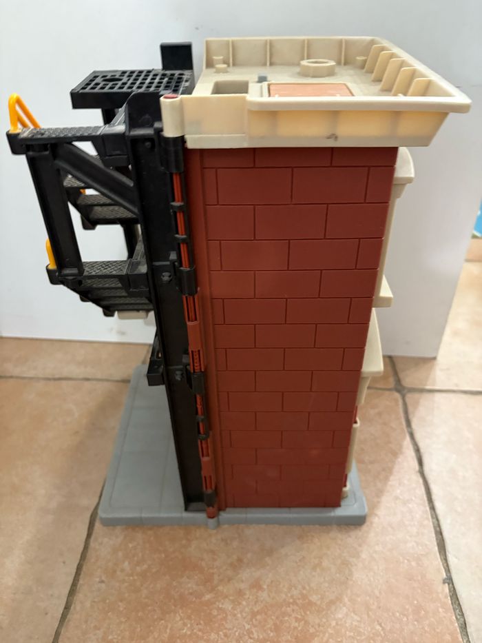 Caserne de pompiers Fisher Price - photo numéro 6