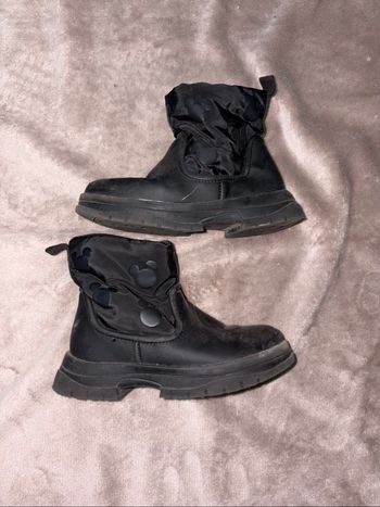 Bottines fille Zara Mickey taille 25 noir en bon état