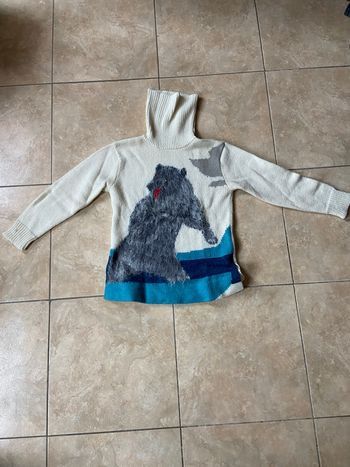 Pull a motif col roulé 