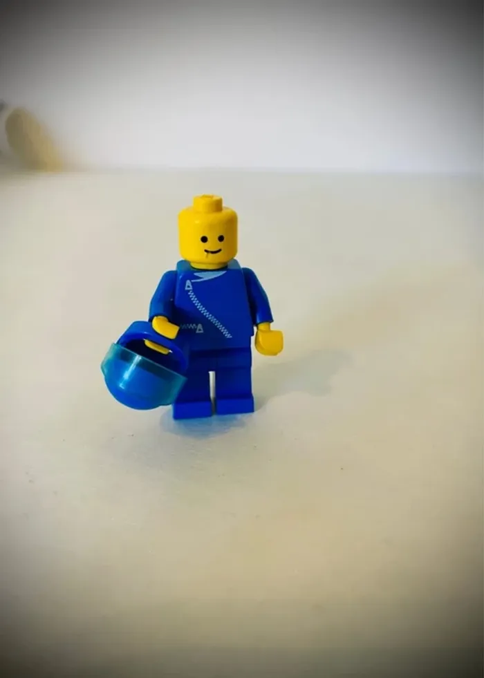 Minifigurine LEGO Town ZIP004 - Bleu Jacket With Zipper - Vintage - Bon état - photo numéro 6