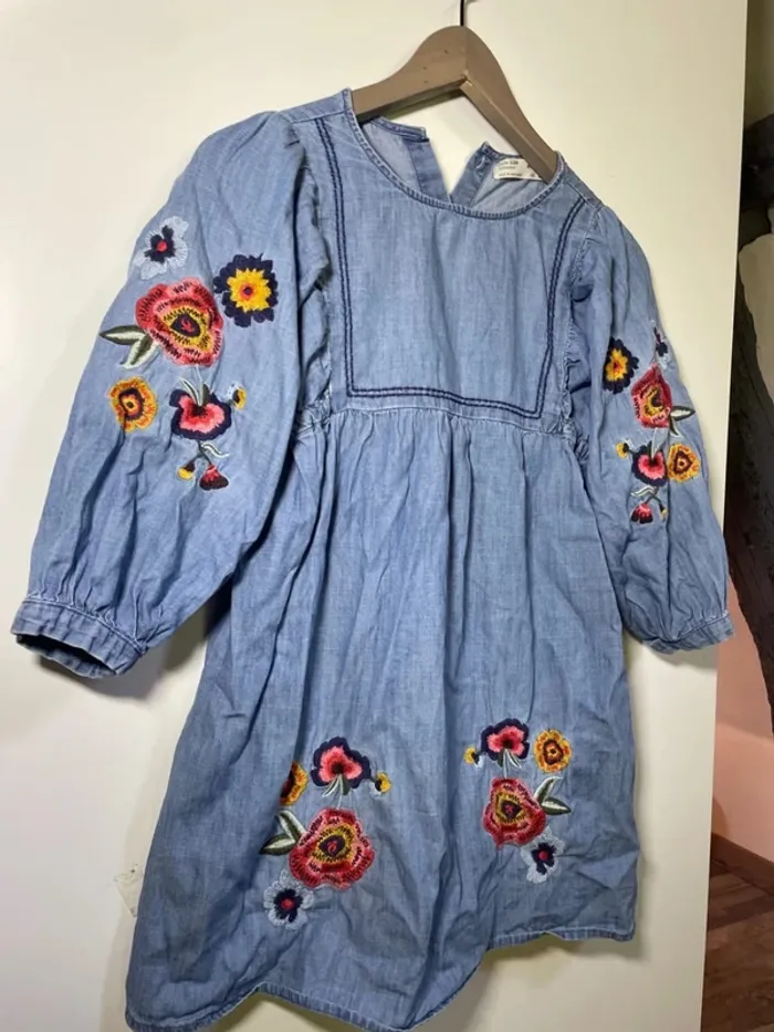 Robe fille Zara en coton avec broderies taille 8 ans - photo numéro 3