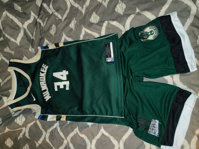 Ensemble nba Antetokounmpo
