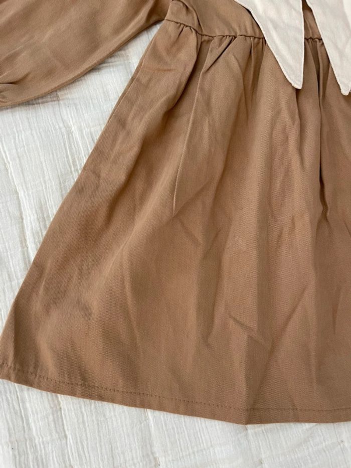 Robe beige col Claudine blanc - Neuve - photo numéro 3