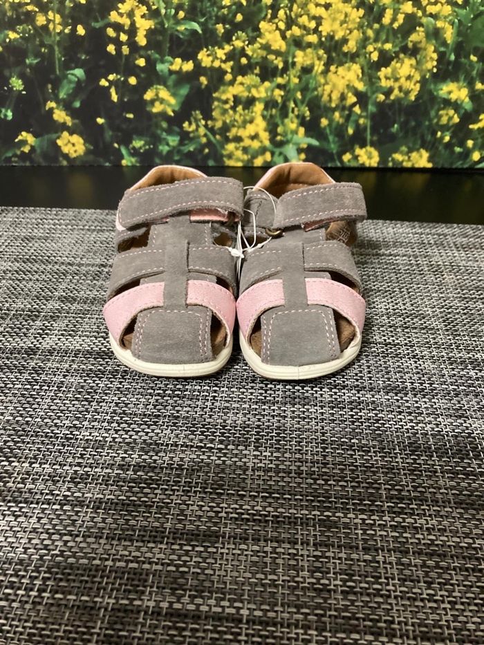 Jolies sandales pour bébé de la marque Elefanten