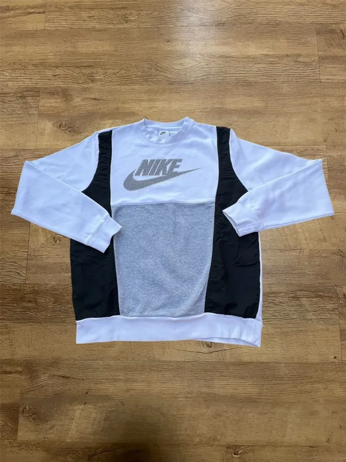Pull Nike rétro blanc/noir taille S