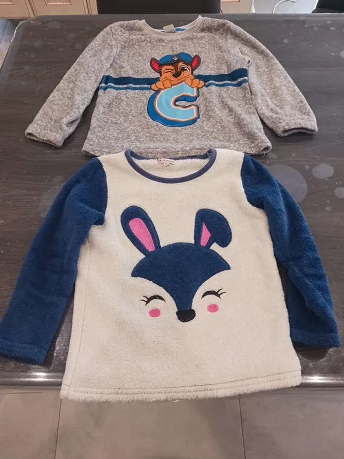 2 hauts de pyjama polaire