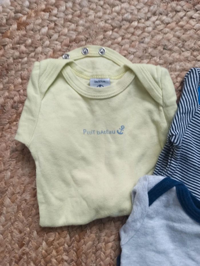 Lot de bodies petit bateau - photo numéro 2