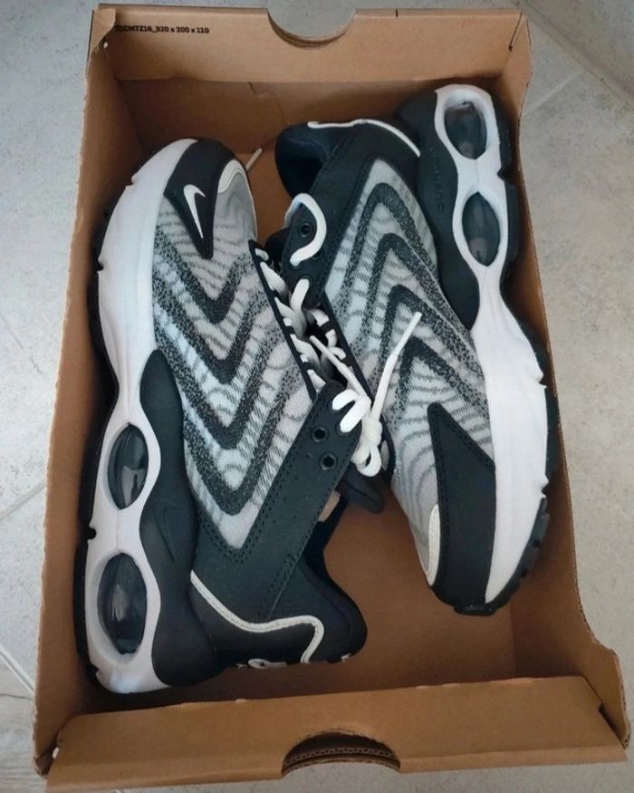 Basket Nike Air Max TW 38,5 Neuve - photo numéro 4
