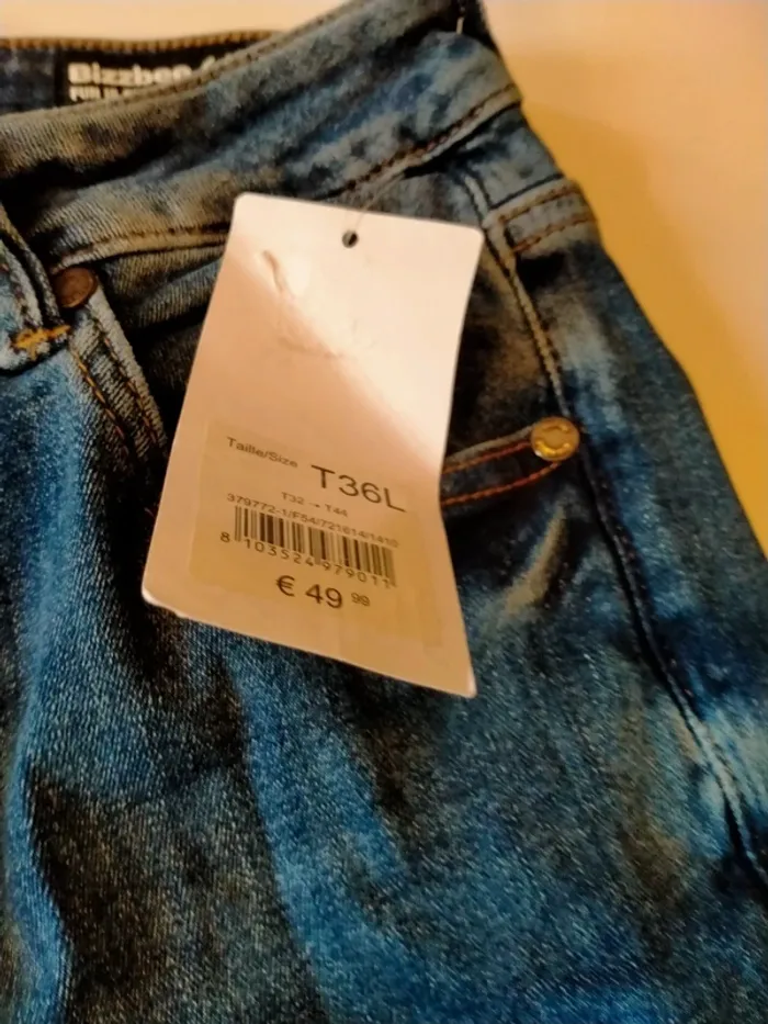 Jean homme slim Neuf avec étiquette Taille 36 - photo numéro 3