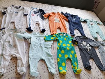 Lot de 10 pyjamas 6 mois garçon
