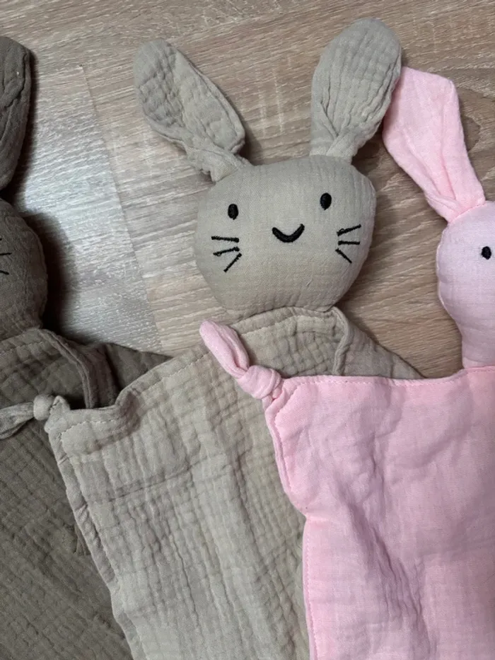 Doudou lapin gaze de coton neuf - photo numéro 5