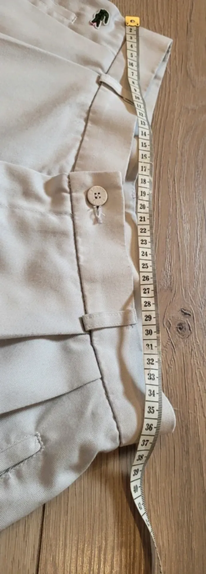 Bermuda homme Lacoste blanc taille 44 (taille petit, équiv. 38/M) - Très bon état - photo numéro 10