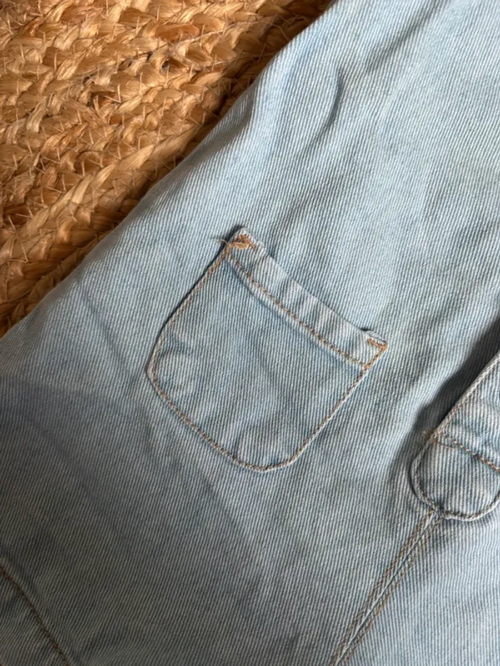 Combishort salopette en jean Kiabi 18 mois parfait état - photo numéro 4