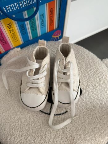 Converse blanche taille 19 bébé