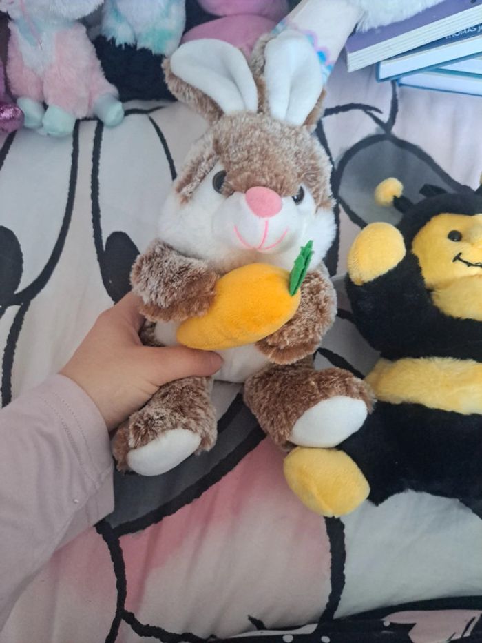 Lot de peluche abeille et lapin - photo numéro 2