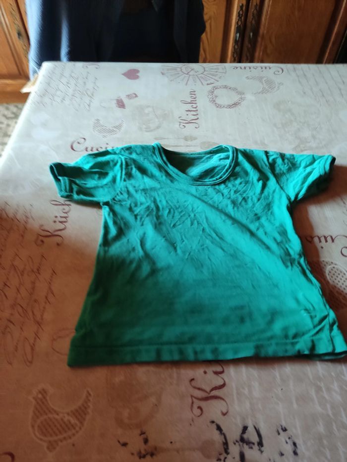lot vêtements 4 ans 1 pantalon bordeaux, 1 sweat bordeaux 3  shirt vert, 1 jaune,  1 vert beige rayé - photo numéro 10