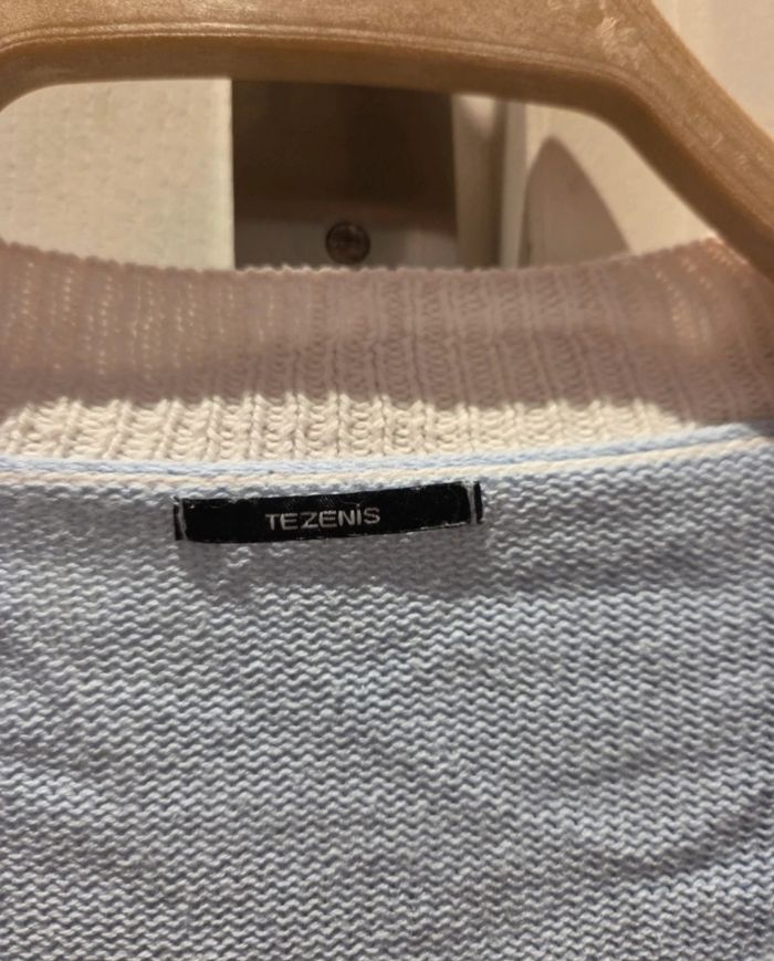 Cardigan bleu et blanc avec bouton doree - photo numéro 4