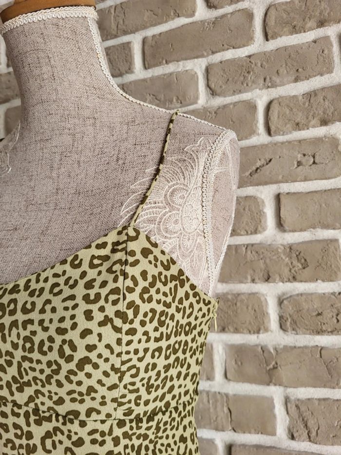 Robe à fines bretelles croisées imprimé léopard vert kaki Zara - Neuve - photo numéro 3