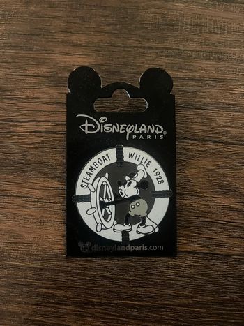 Pin’s Mickey disneyland Paris