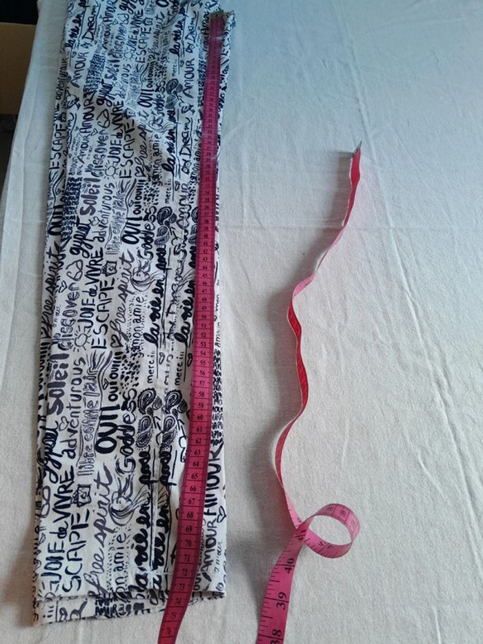 Pantalon slim taille basse imprimé FB sister très bon état - photo numéro 11