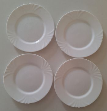 Lot de 4 assiettes à dessert blanches