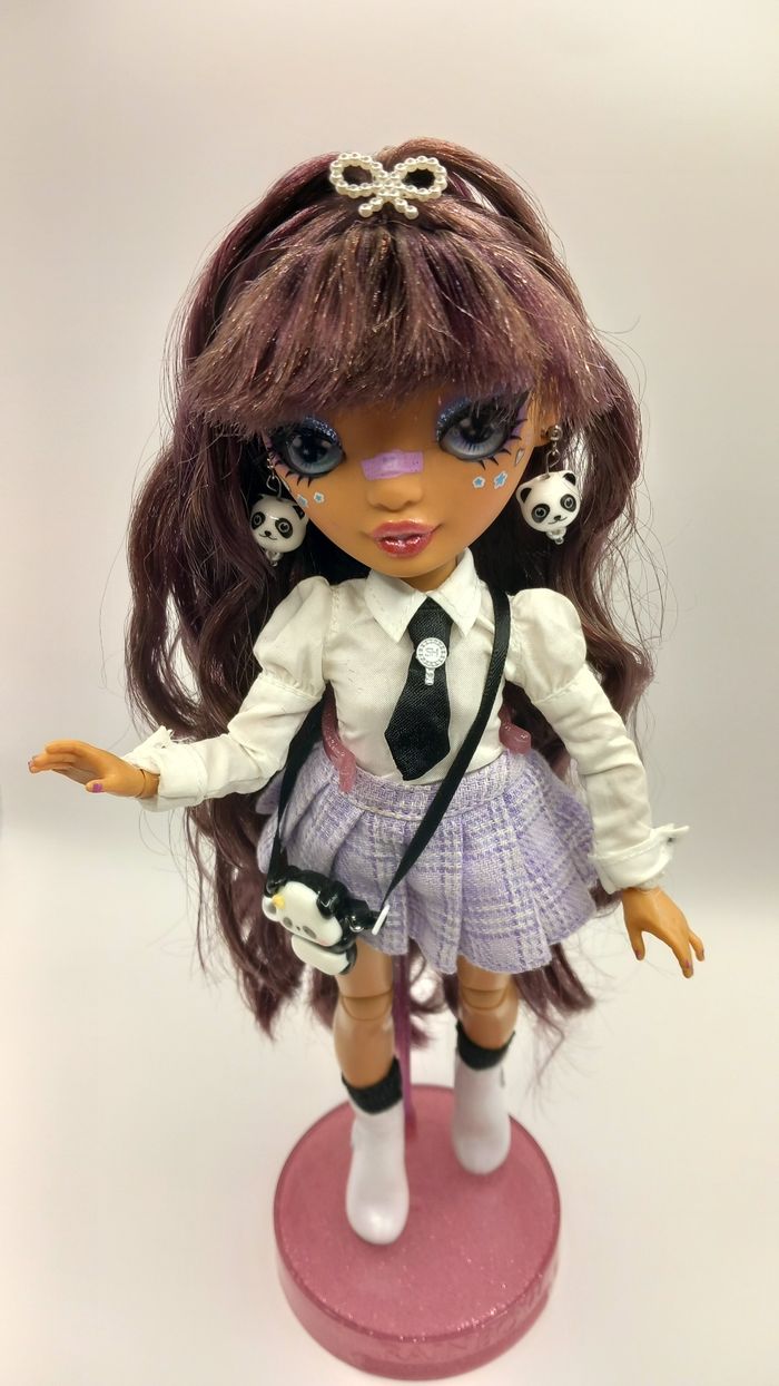 Poupée rainbow high Lila Yamamoto - photo numéro 3