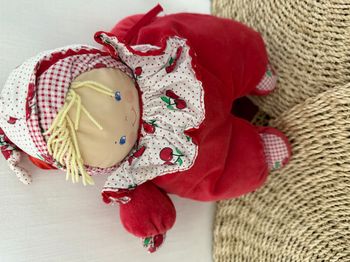 Doudou Poupée Chiffon Rouge Et Tissu à fleurs Corolle 1995