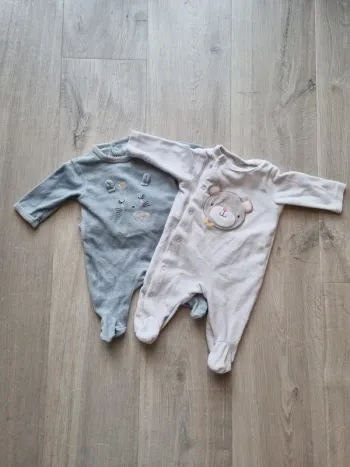 Lot 2 pyjamas