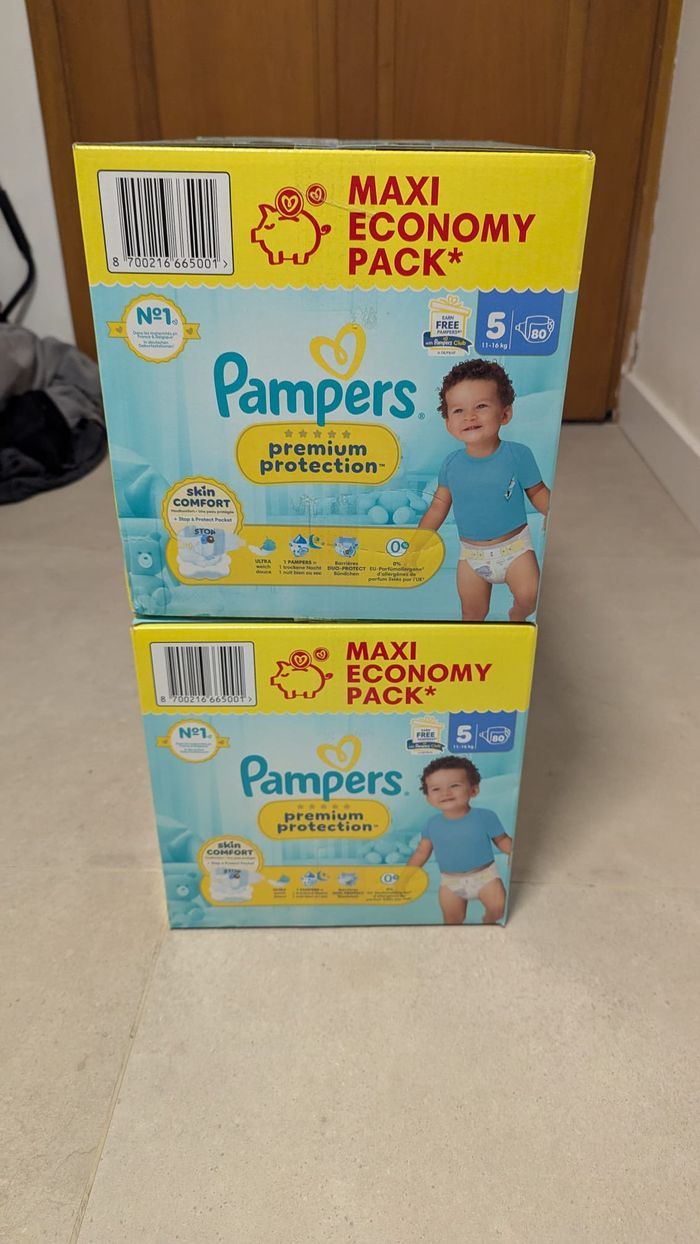 Lot de deux cartons de pampers premium taille 5