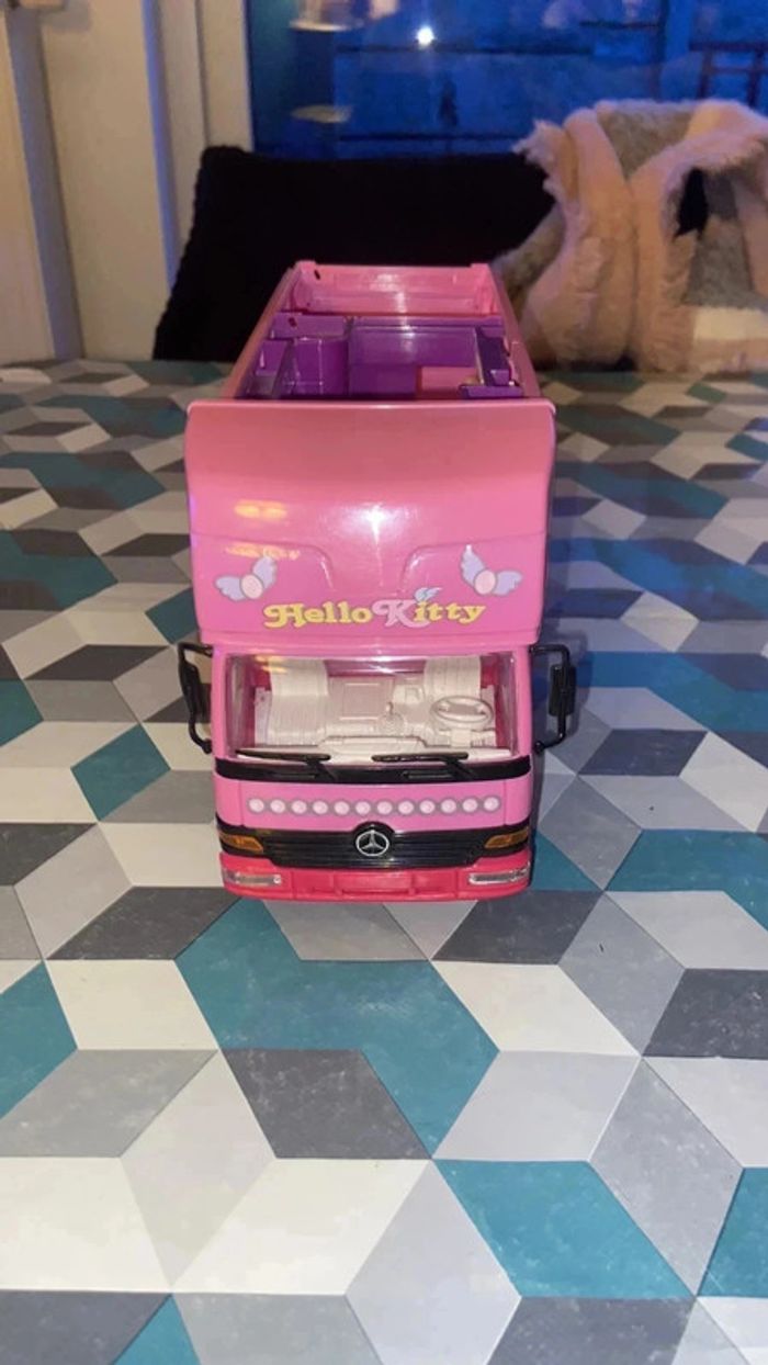 Camping car de cirque hello kitty - photo numéro 2