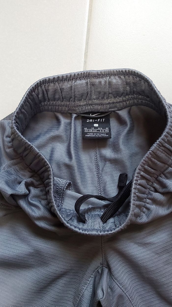 Short Nike Dri-Fit XS 6/8 ans - photo numéro 6