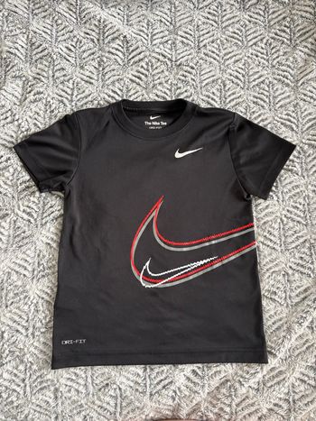 T-shirt Nike dry fit 6-7 ans